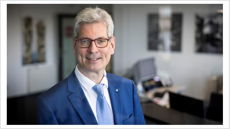 Dr. Christof Wellens 
