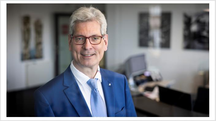 Dr. Christof Wellens 